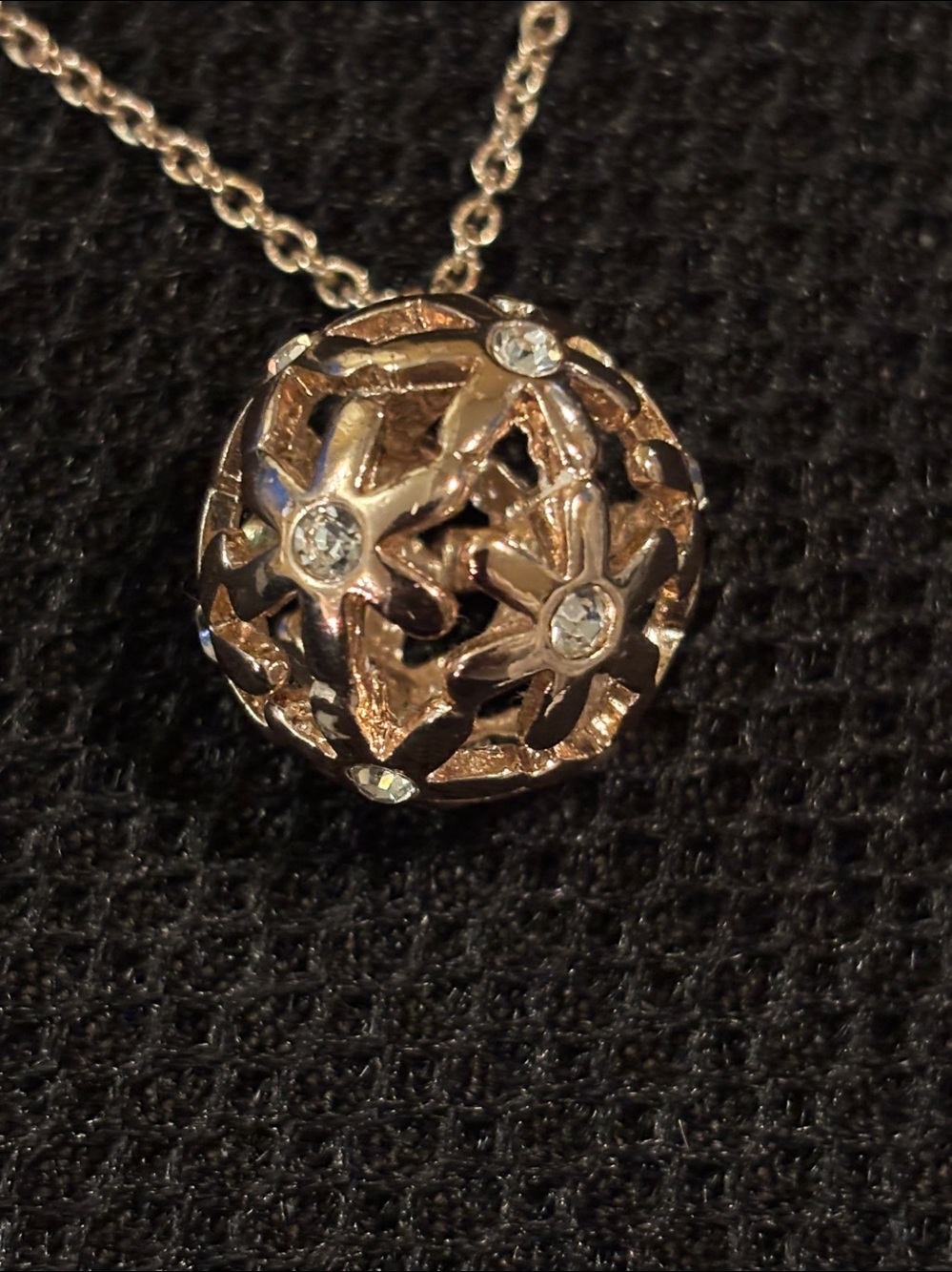 Guess Delicate Rose Gold Filigree Pendant Necklace and Rose Gold Earrings - Picture 6 of 12